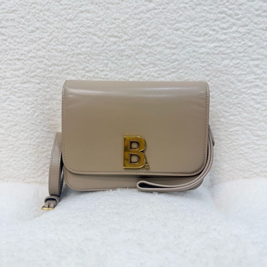 Balenciaga 奶茶色小牛皮金釦風琴小方包-1