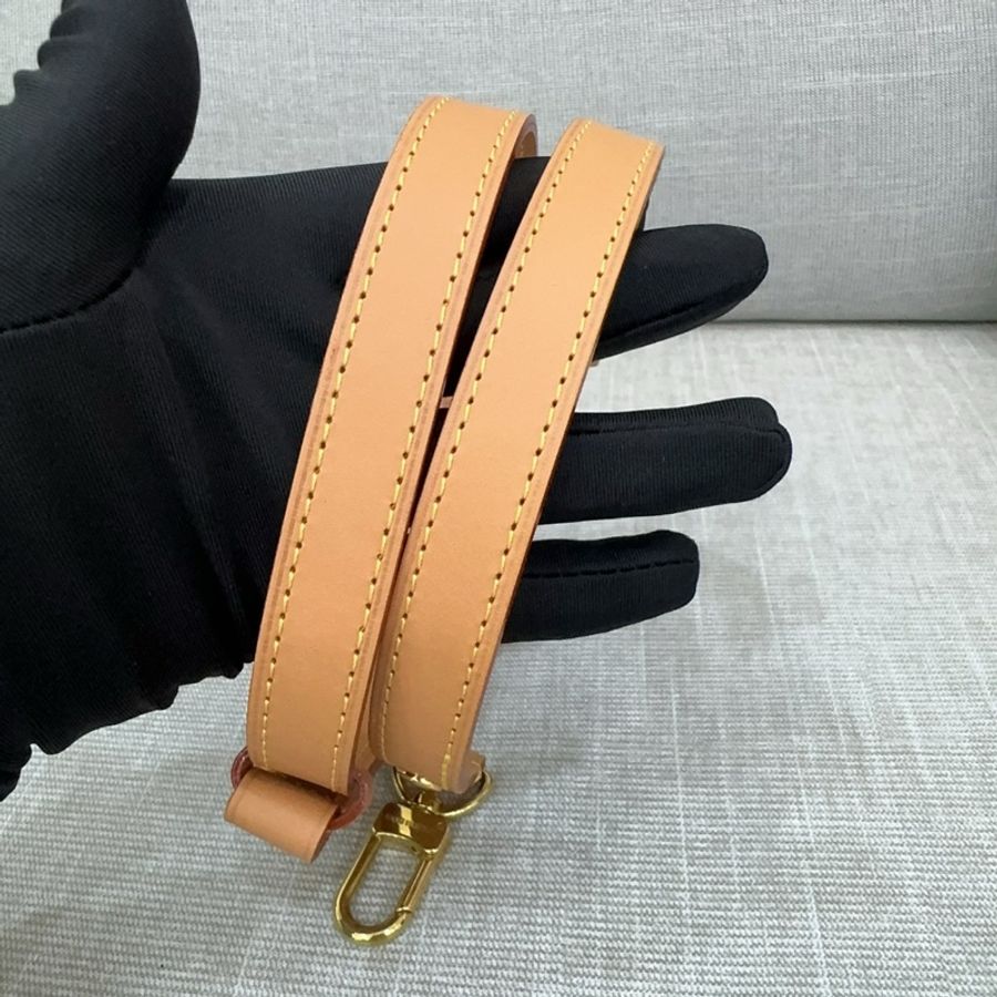 JK國際二手精品✨LV M81098 月亮包 晶片款 購證正本-18