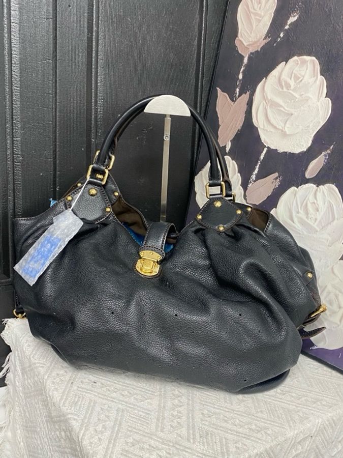 Louis Vuitton • 經典老花全皮鏤空壓紋Mahina 月光女神-2