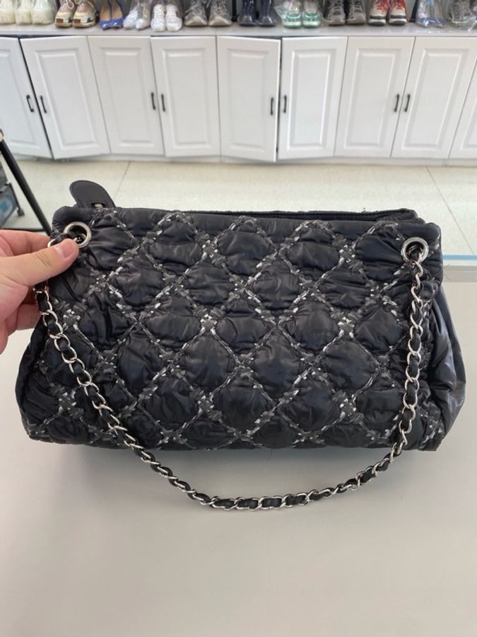 Chanel • 經典黑銀外縫線尼龍雲朵包-3