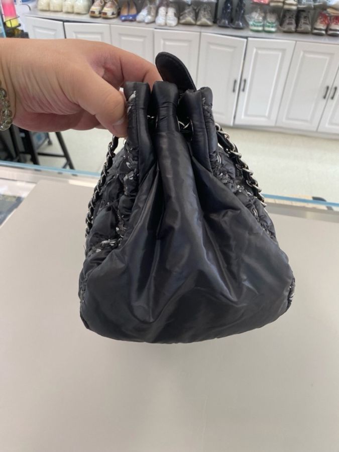 Chanel • 經典黑銀外縫線尼龍雲朵包-4