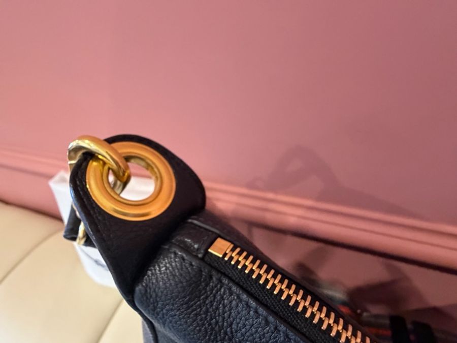 Prada 經典 Vitello Phenix 黑色LOGO 流浪包/新月包 荔枝紋牛皮金色浮雕-20