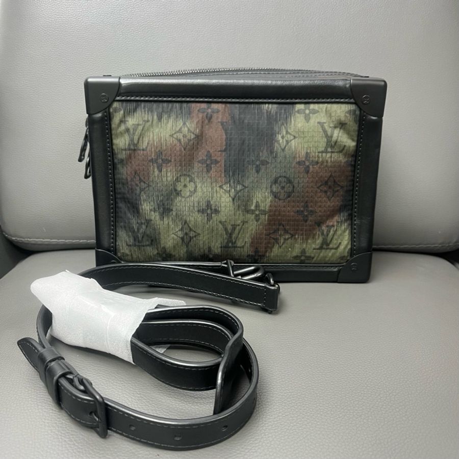 Louis Vuitton • 秀款限量迷彩老花Soft Trunk盒子包-1