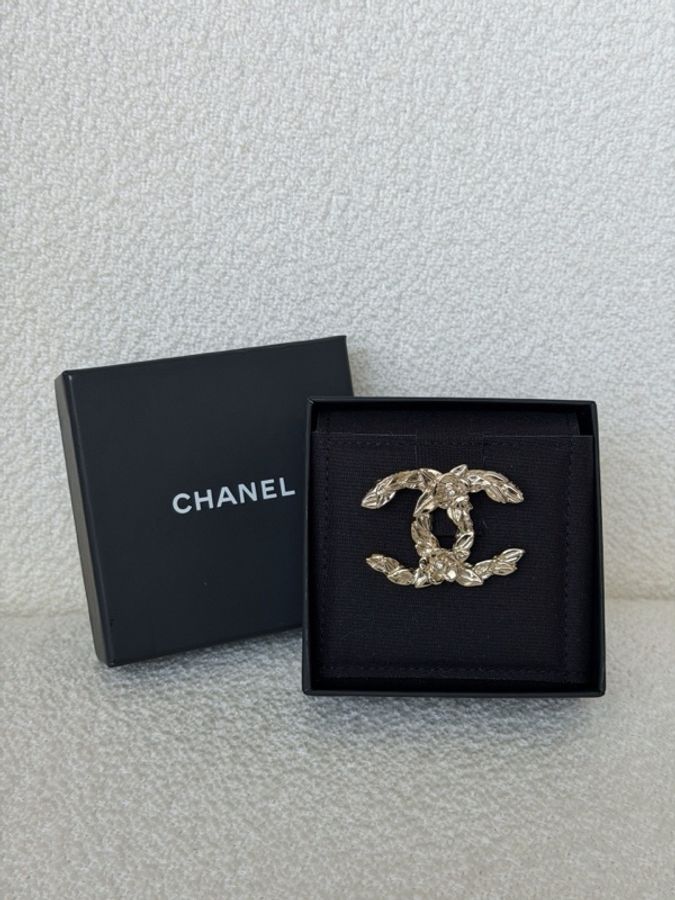 Chanel 香奈兒 24b 山茶花葉子雙C胸針 淺金色 配盒-2
