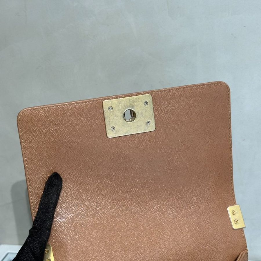 CHANEL Boy20 皮穿鍊鑲邊口蓋包 - 奶茶金-7