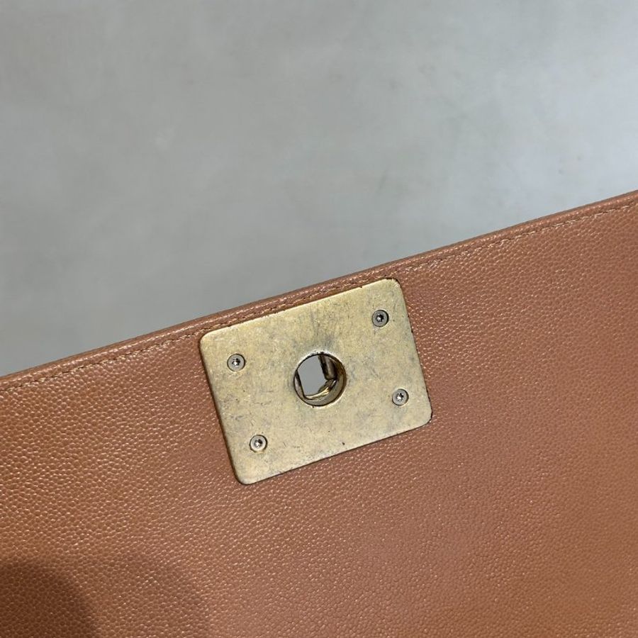 CHANEL Boy20 皮穿鍊鑲邊口蓋包 - 奶茶金-8