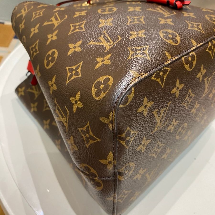 LV路易威登NÉONOÉ老花抽绳红水桶包25*26*17-21