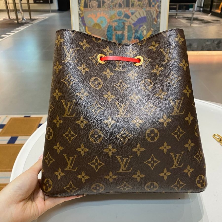 LV路易威登NÉONOÉ老花抽绳红水桶包25*26*17-27