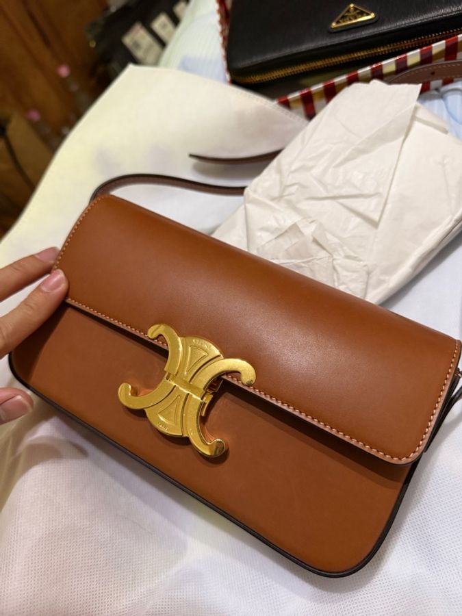 ✨CELINE Claude Shoulder Bag Tan 焦糖棕 金扣-2