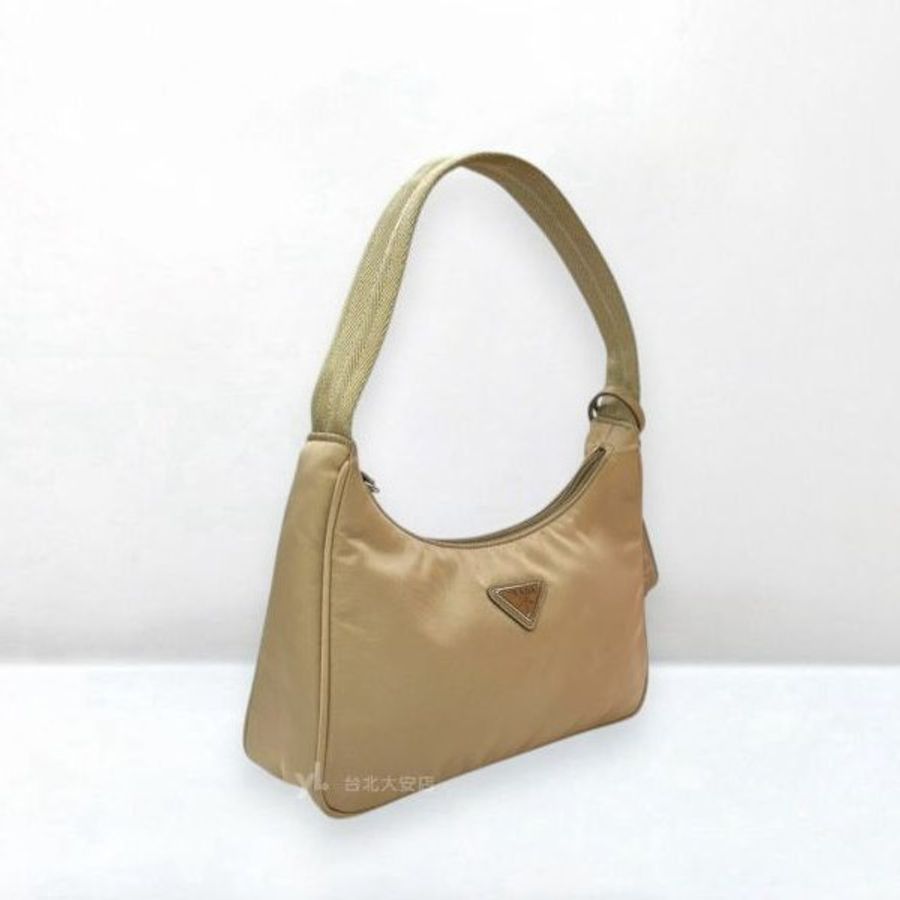 A13273-PRADA Re-Edition 2000 奶茶色尼龍HOBO腋下包-2