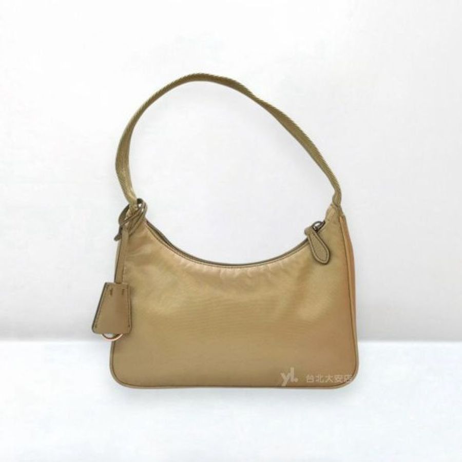 A13273-PRADA Re-Edition 2000 奶茶色尼龍HOBO腋下包-3
