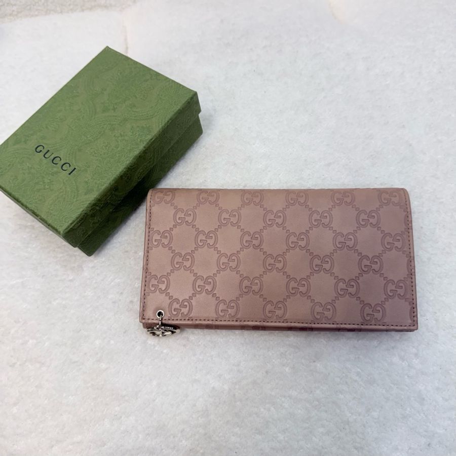 Gucci藕色壓紋牛皮下蓋雙G吊飾長夾-8
