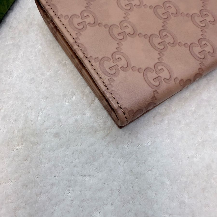 Gucci藕色壓紋牛皮下蓋雙G吊飾長夾-15