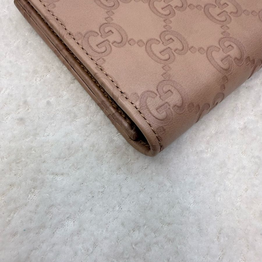 Gucci藕色壓紋牛皮下蓋雙G吊飾長夾-17