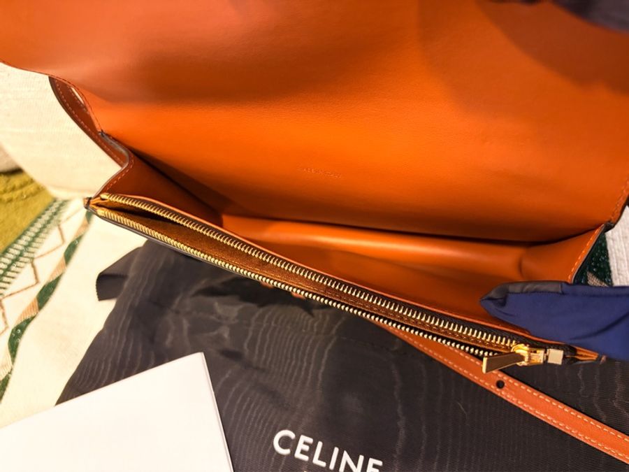 Celine 老花經典信封包✉️簡單卻不減貴氣💕-12