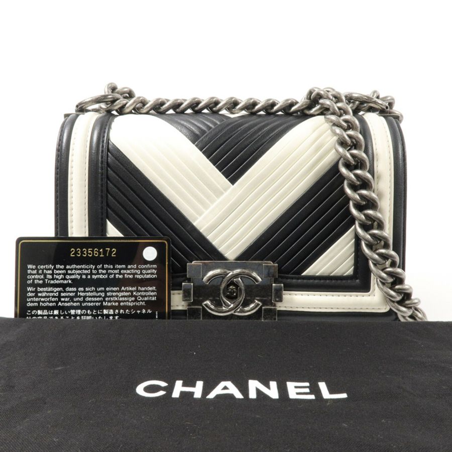 CHANEL 牛皮皮革Boy 20鏈帶肩背袋-10