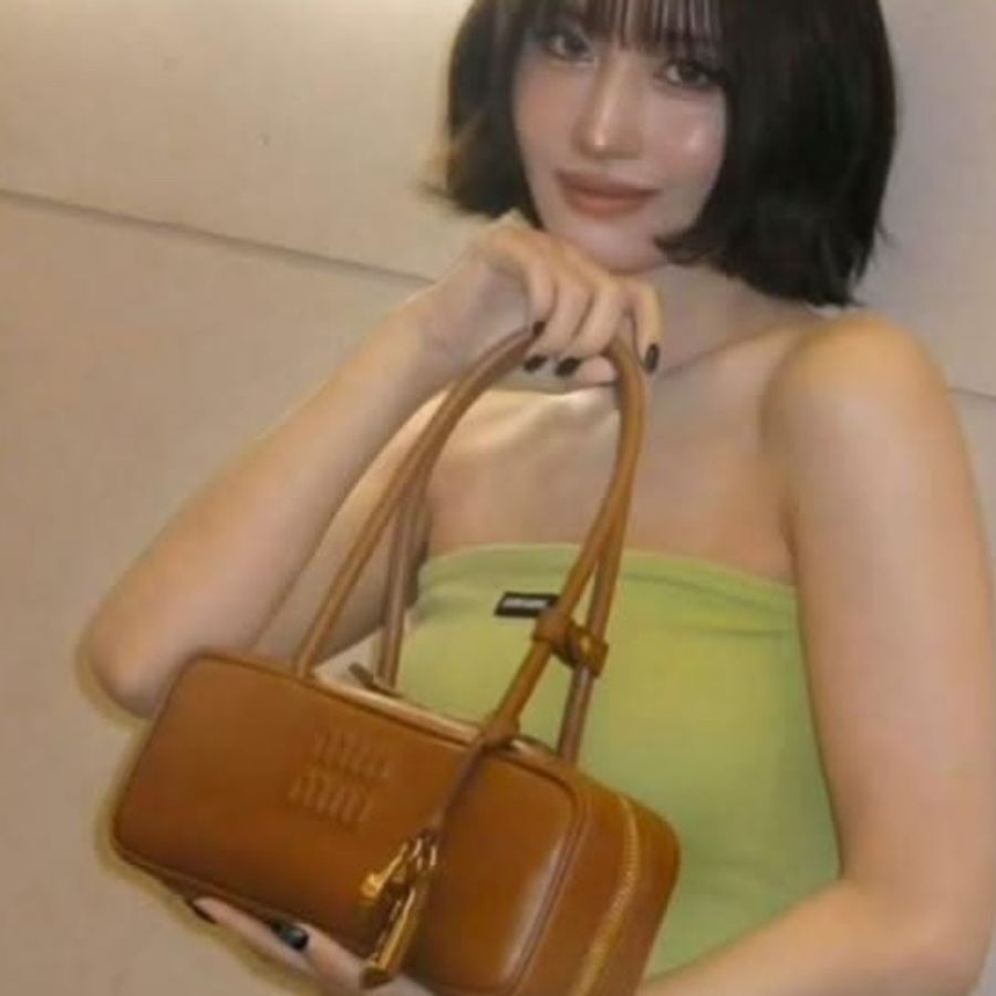 Miu Miu新款長帶保齡球包,連掛飾 *-1