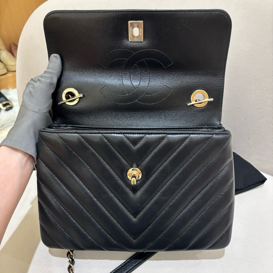 Chanel香奈兒 trendycc黑金V紋羊皮手提單肩斜挎包-6
