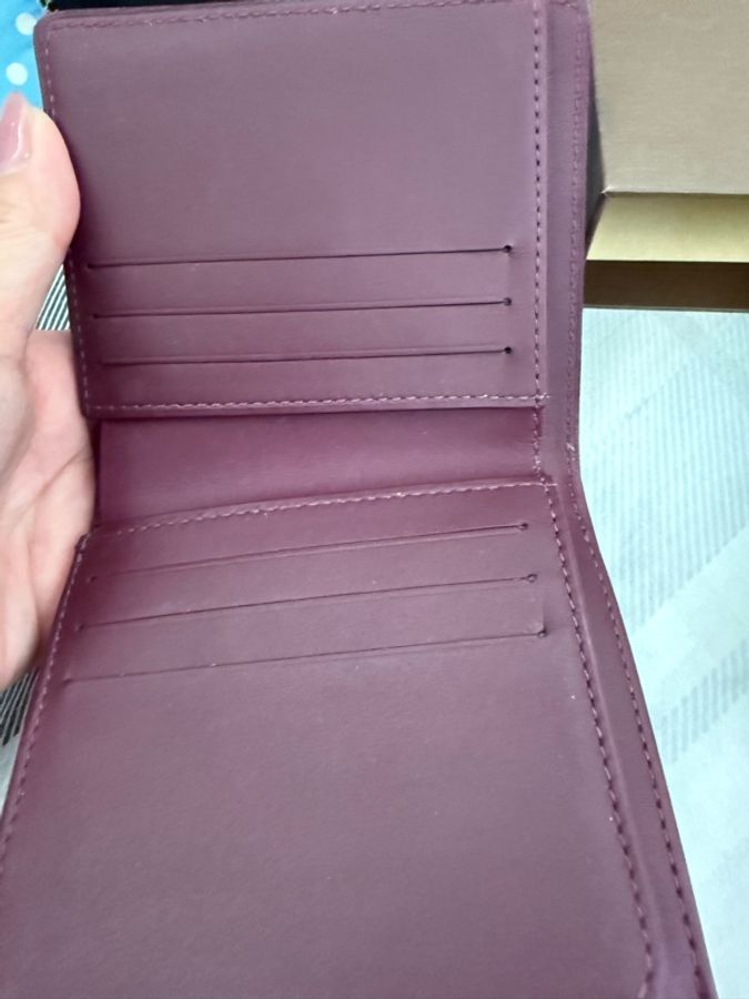 LOUIS VUITTON Vernis 光澤感 雙折經典皮夾 暗紫色-2