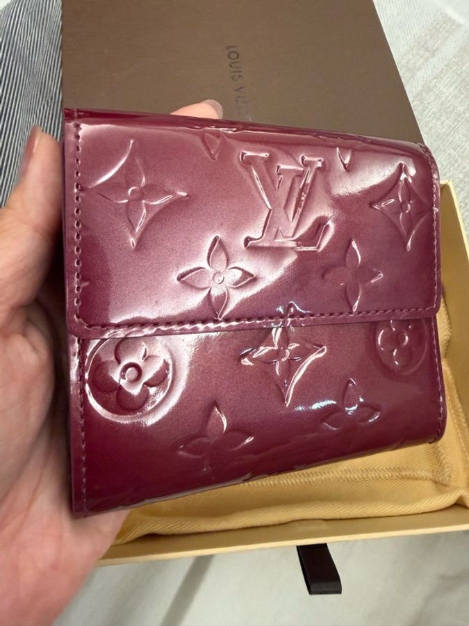 LOUIS VUITTON Vernis 光澤感 雙折經典皮夾 暗紫色-3