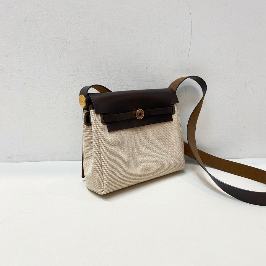 w刻Hermes爱马仕Herbag mini乌木色拼帆布斜挎包20*15*6-1