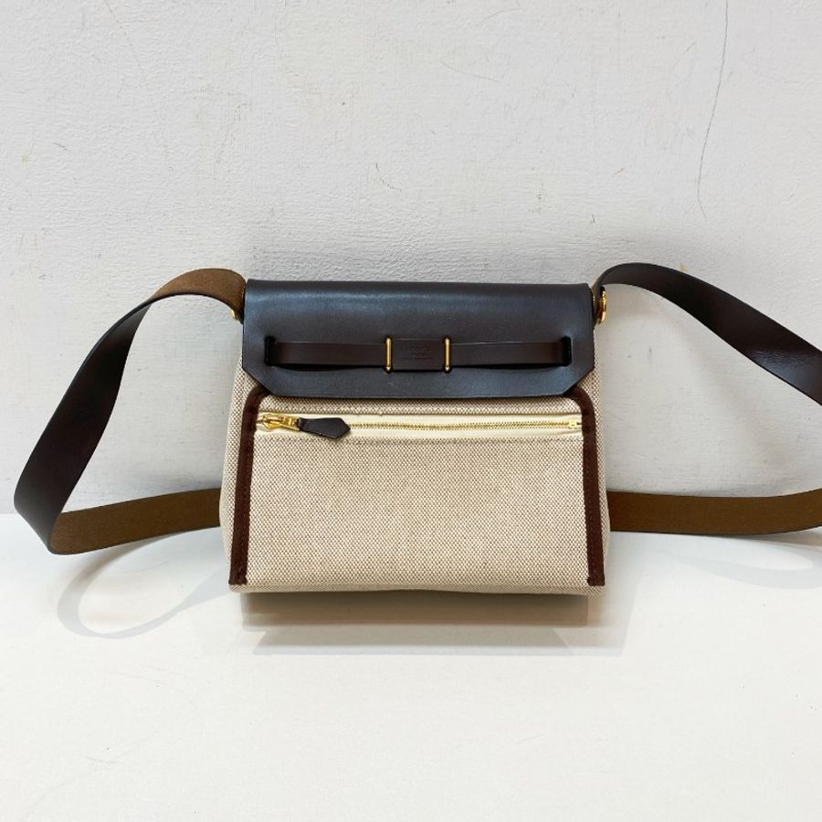 w刻Hermes爱马仕Herbag mini乌木色拼帆布斜挎包20*15*6-7