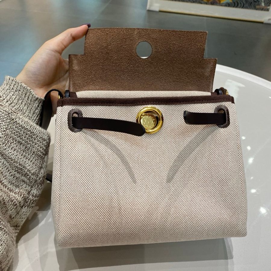 w刻Hermes爱马仕Herbag mini乌木色拼帆布斜挎包20*15*6-10