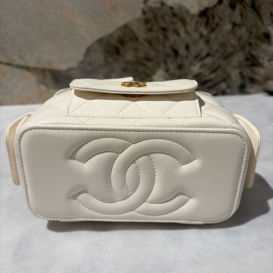 Chanel白金羊皮三口袋化妝包-4