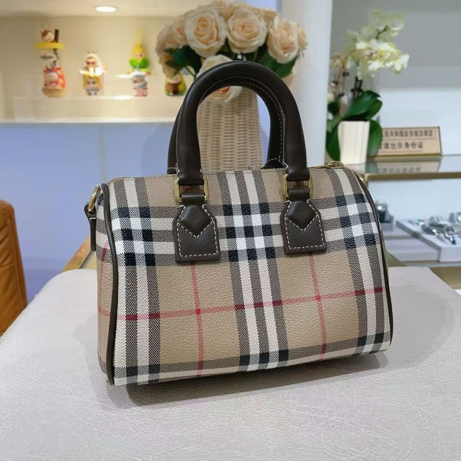 Burberry mini波士頓枕頭包-2