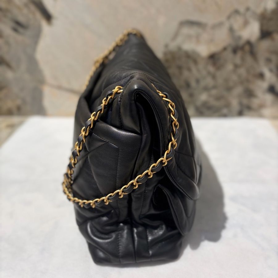 Chanel黑金牛皮22側背包中號-1