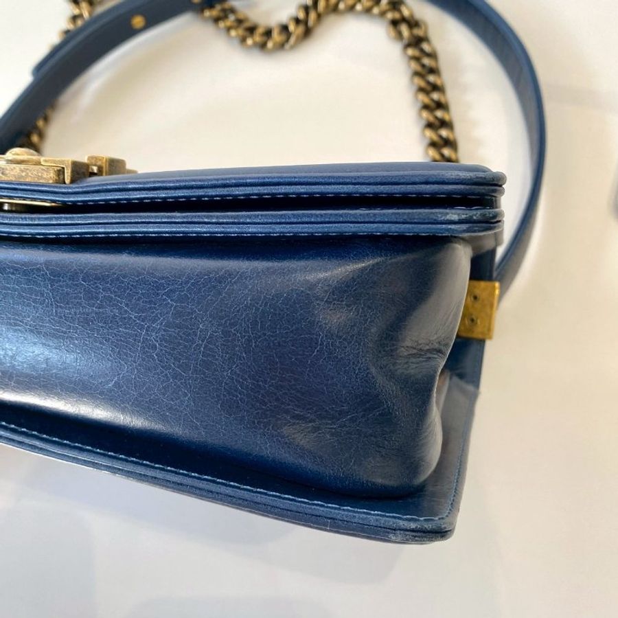 CHANEL BOY 25cm 午夜藍 仿舊 金鏈 油蠟 牛皮 肩背 斜背 口蓋包 A67086-4