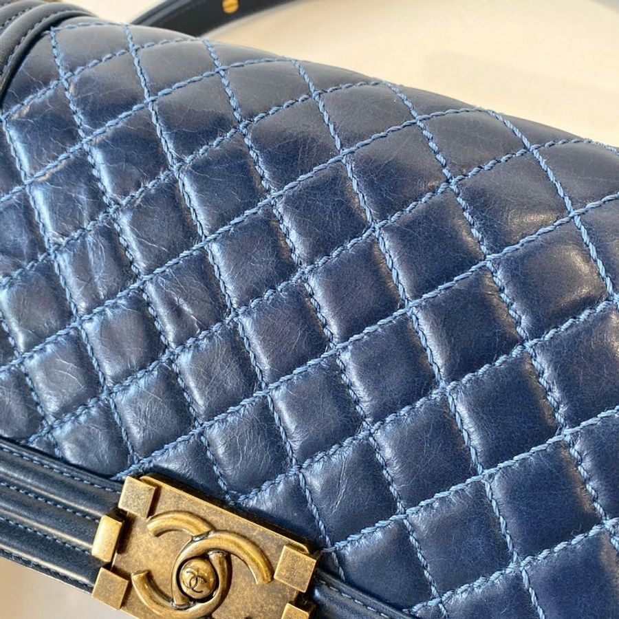 CHANEL BOY 25cm 午夜藍 仿舊 金鏈 油蠟 牛皮 肩背 斜背 口蓋包 A67086-5