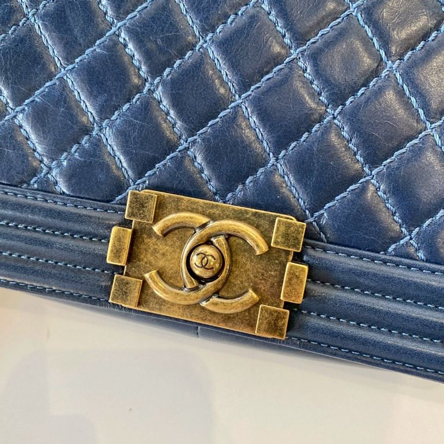 CHANEL BOY 25cm 午夜藍 仿舊 金鏈 油蠟 牛皮 肩背 斜背 口蓋包 A67086-6