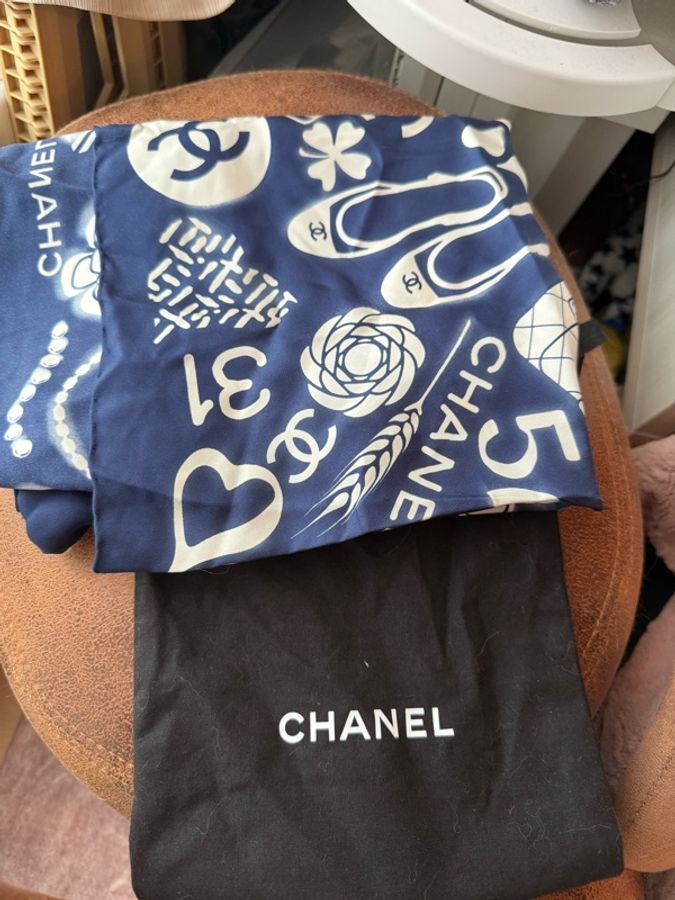 Chanel藍白絲巾-7
