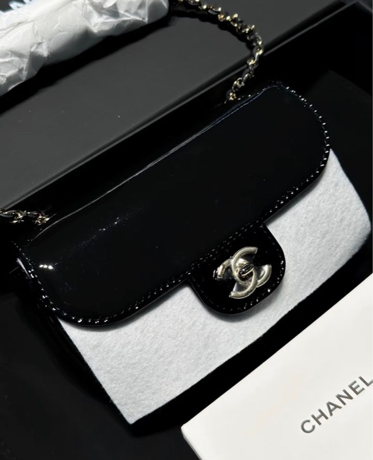 Chanel香奈兒26年VIC限定禮物迷你皮穿鏈條小包-2