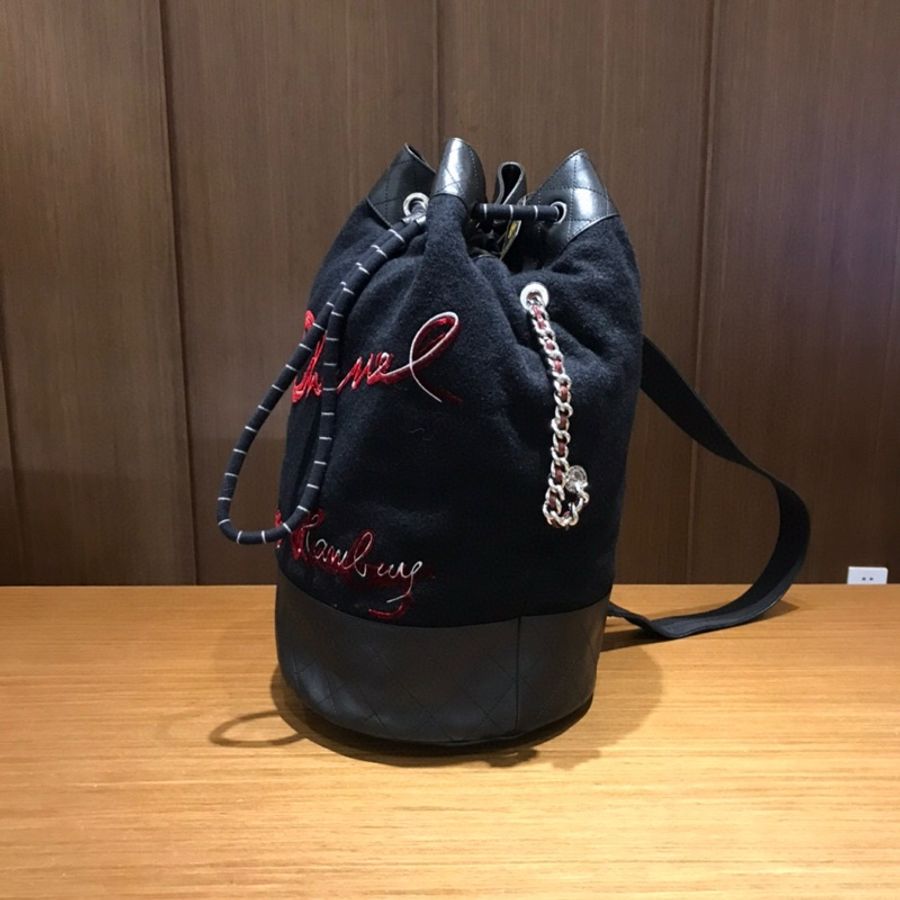 香奈兒CHANEL秀款刺繡黑色水桶包-3