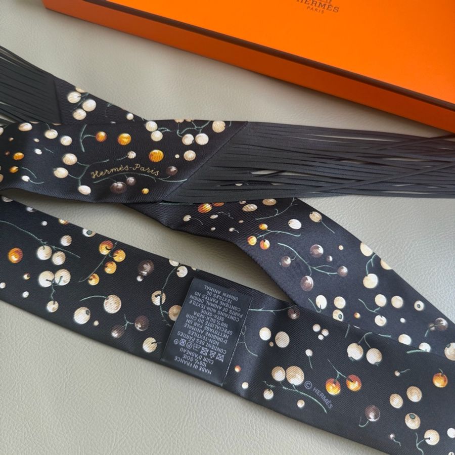 📤 全新 現貨 🧡 Hermes Red Berries leather fringes Twilly 流蘇 小絲巾 🔥🔥🔥-6