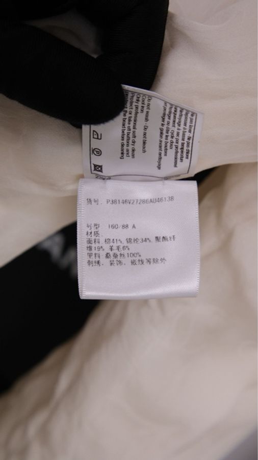 Chanel 10年田园音乐会系列秀款米白色圆领金扣侧比开衩上衣外套-15