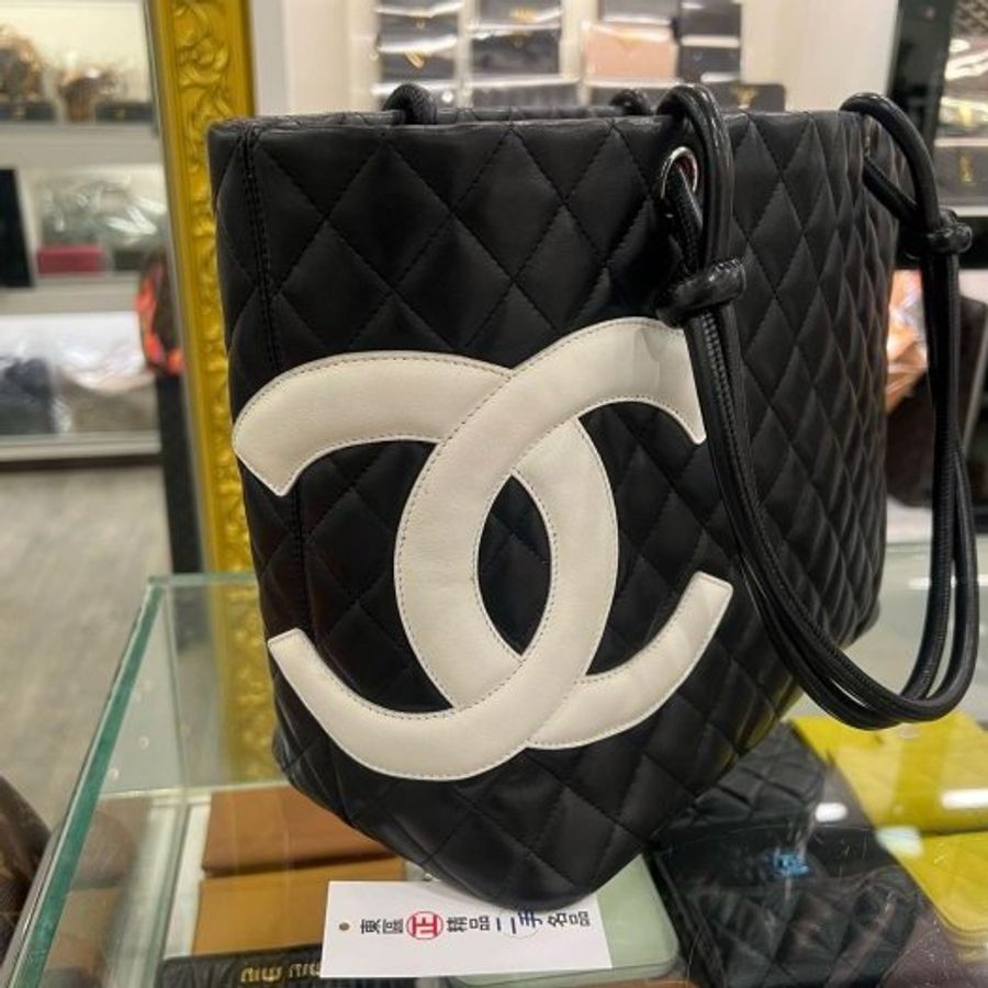 東區正精品㊣CHANEL CAMBON 香奈兒康朋黑色牛皮白色雙C LOGO 銀釦拉鍊肩背包桶包大款 RZ6535-1