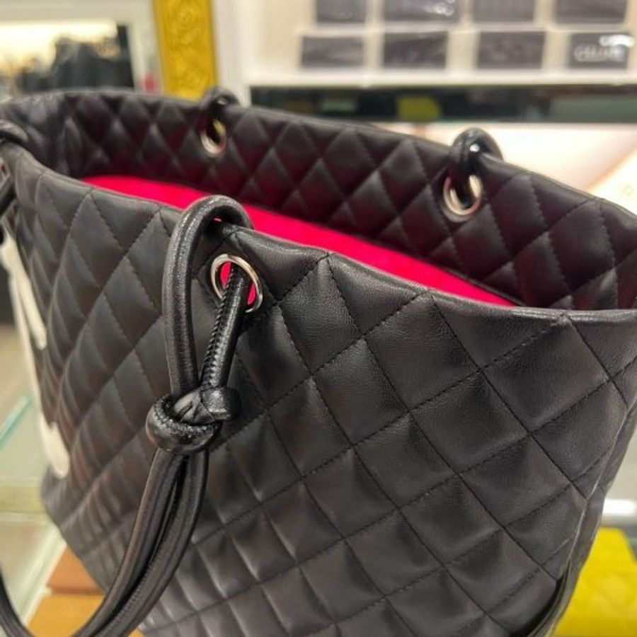 東區正精品㊣CHANEL CAMBON 香奈兒康朋黑色牛皮白色雙C LOGO 銀釦拉鍊肩背包桶包大款 RZ6535-2