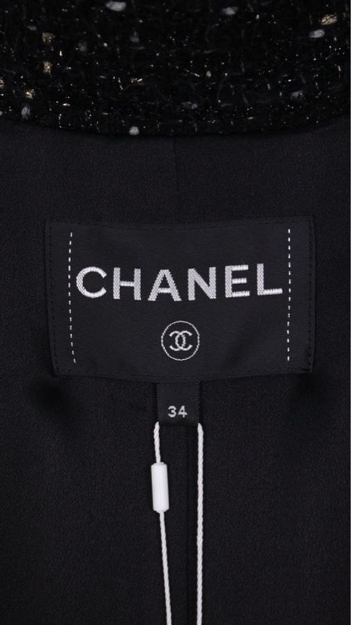 Chanel 22A秀款黑金细闪编织亮片长款上衣外套-45