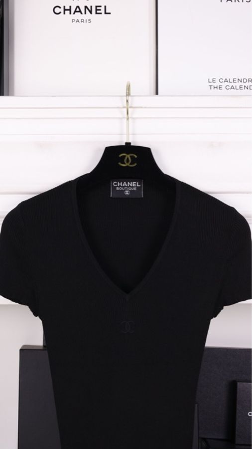 Chanel 黑色针织V领短袖上衣-22