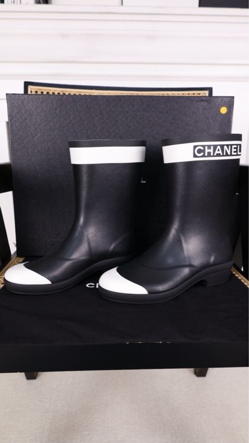 Chanel 19年昆凌同款黑白橡胶拼接中筒雨靴-0