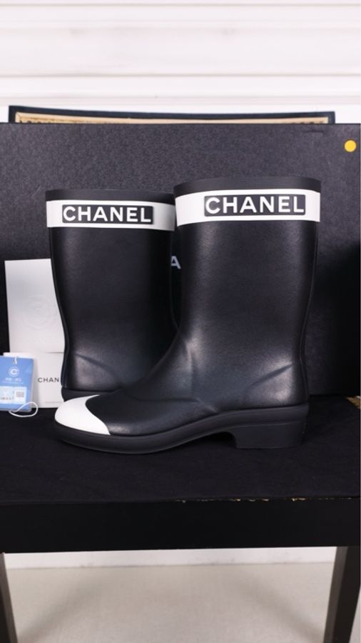 Chanel 19年昆凌同款黑白橡胶拼接中筒雨靴-7