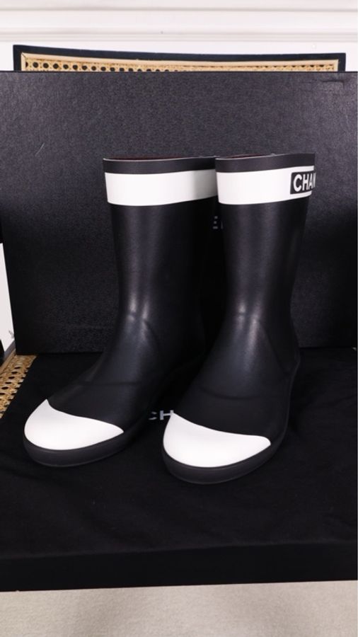 Chanel 19年昆凌同款黑白橡胶拼接中筒雨靴-18