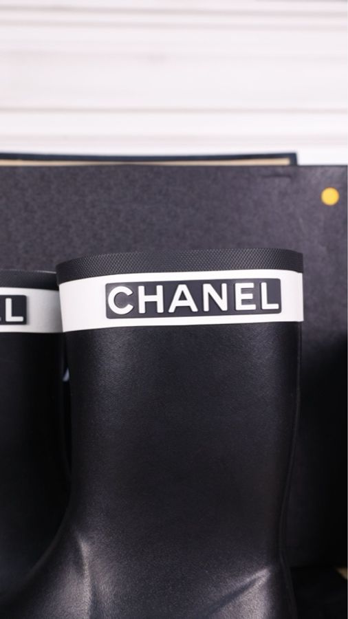 Chanel 19年昆凌同款黑白橡胶拼接中筒雨靴-34