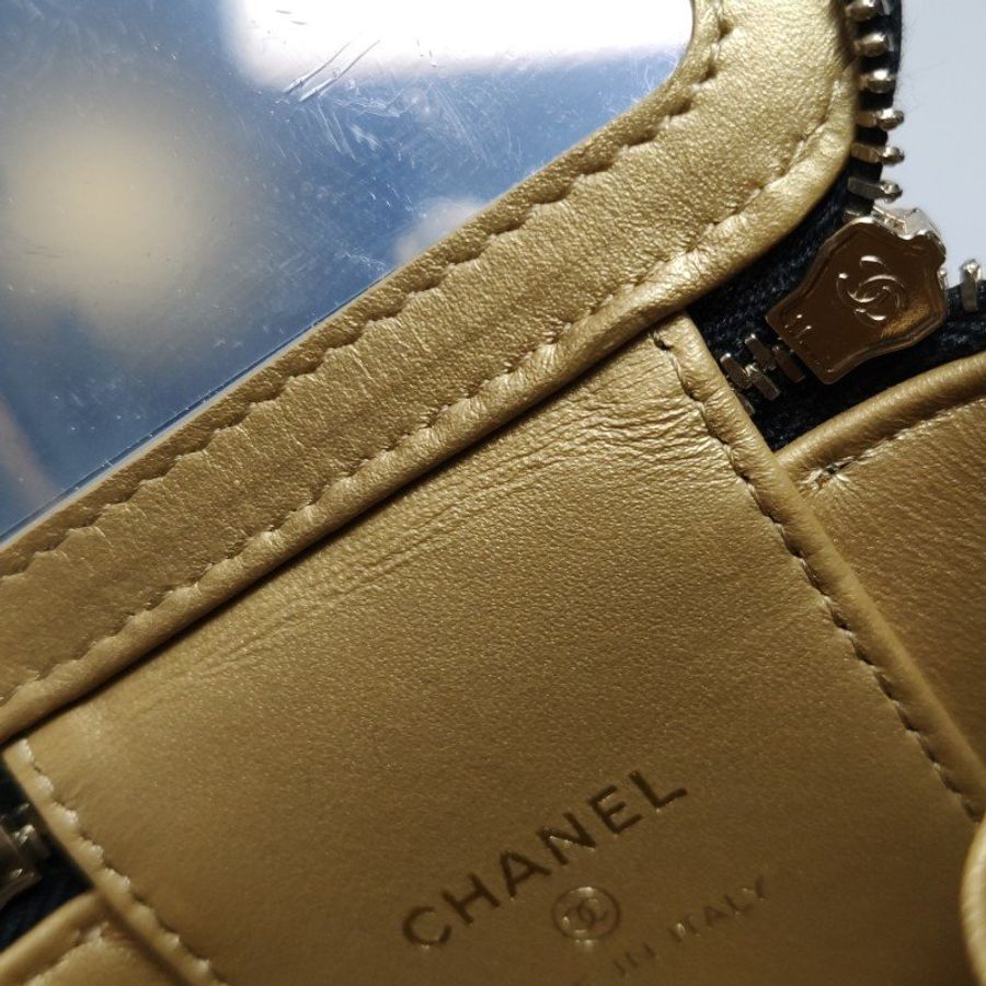 Chanel Vanity Case羊皮菱格絎縫金球雙C標識斜背包單肩包-13