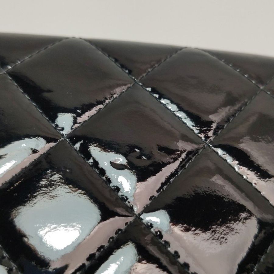 Chanel 漆皮純色菱格絎縫雙C標識單肩包-17