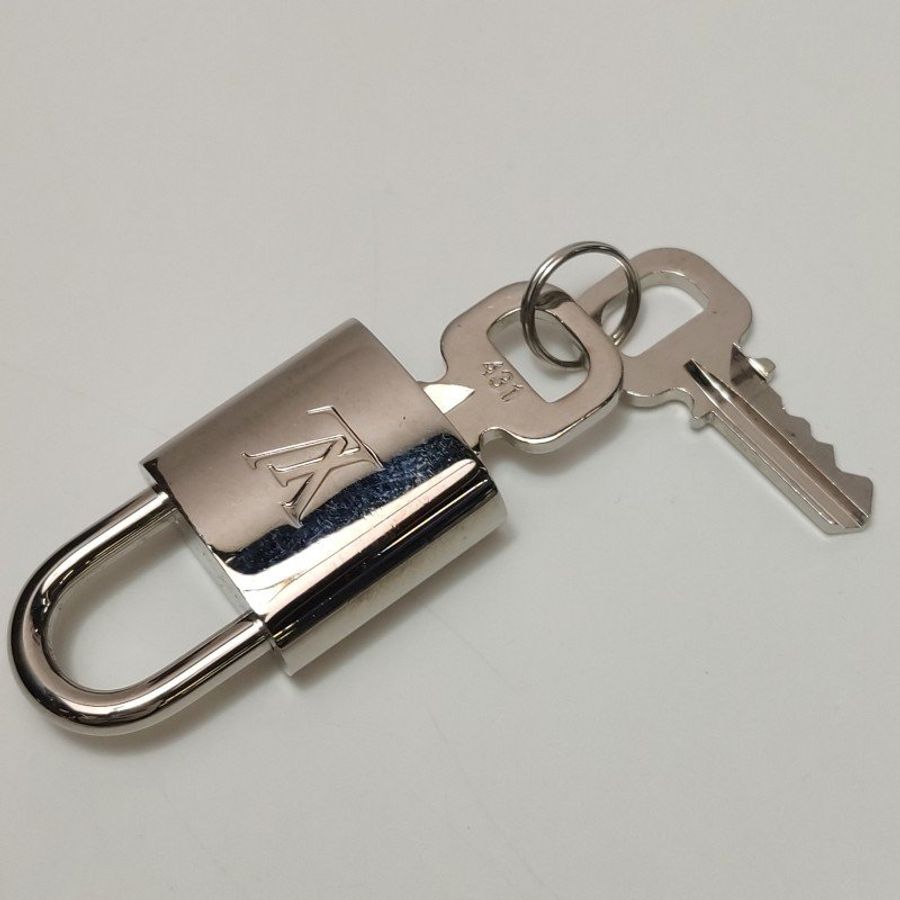 Louis Vuitton (LV) Keepall45牛皮Monogram印花加強飾帶圓筒包肩包行李箱包晶片款-14