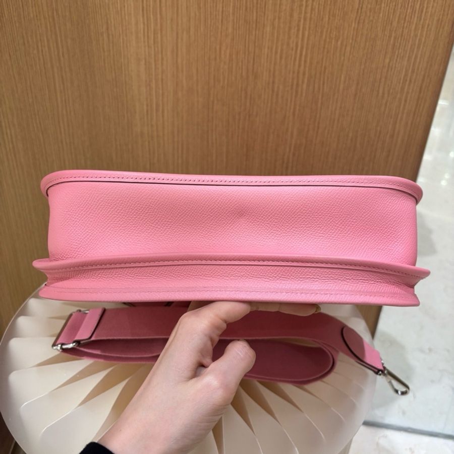 Hermes/愛馬仕 Evelyne29 伊芙琳 29 斜背包 奶昔粉銀扣-4